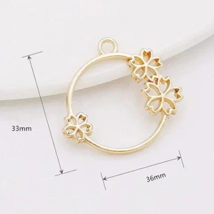 Gold Three Flower Round Bezel