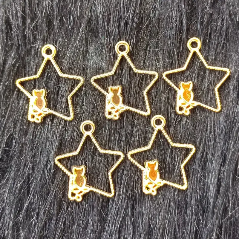 Gold Star With Cat Bezel